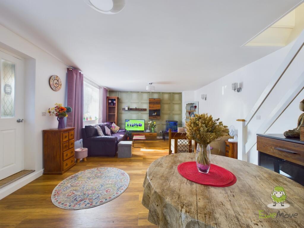 CAM01543G0-PR0097-STILL009