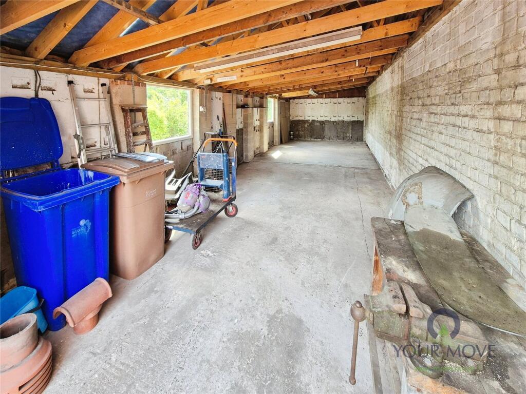 Garage/Workshop
