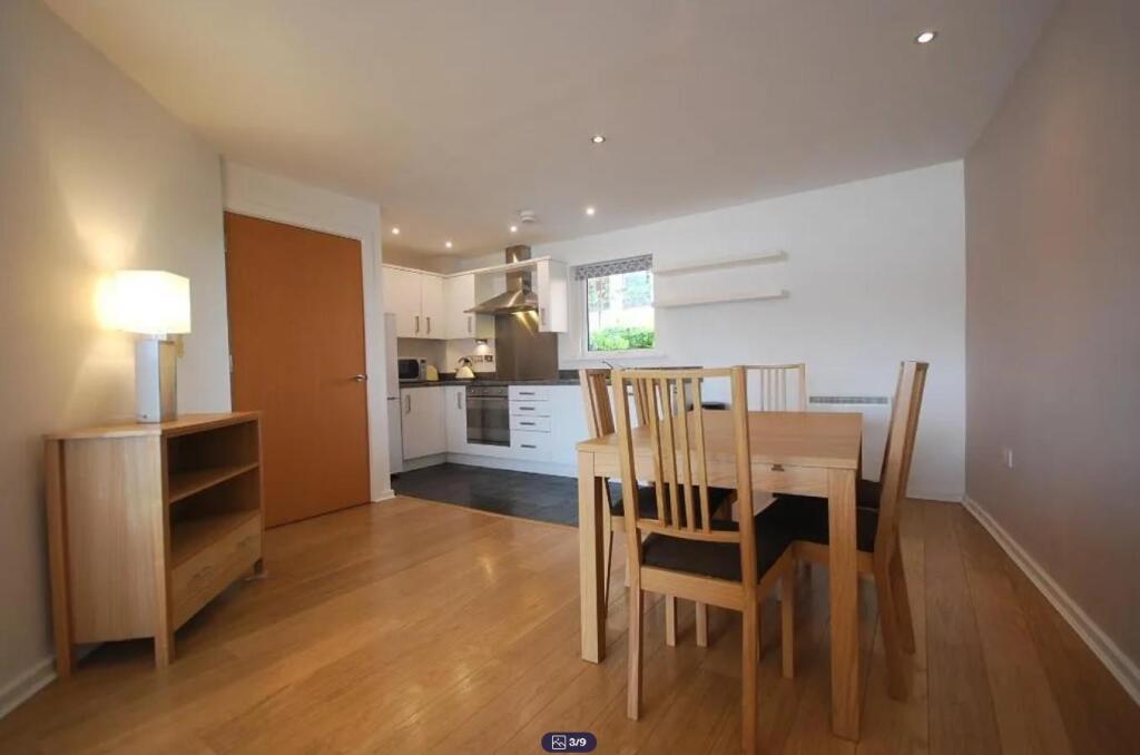 Lounge Kitchen .jpg