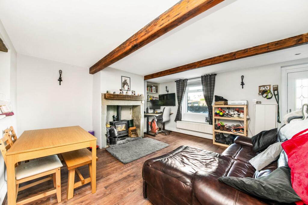 OPEN-PLAN LIVING DINING ROOM