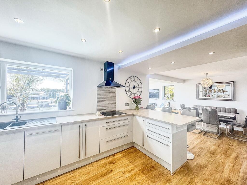 Kitchen / Diner / Living Area