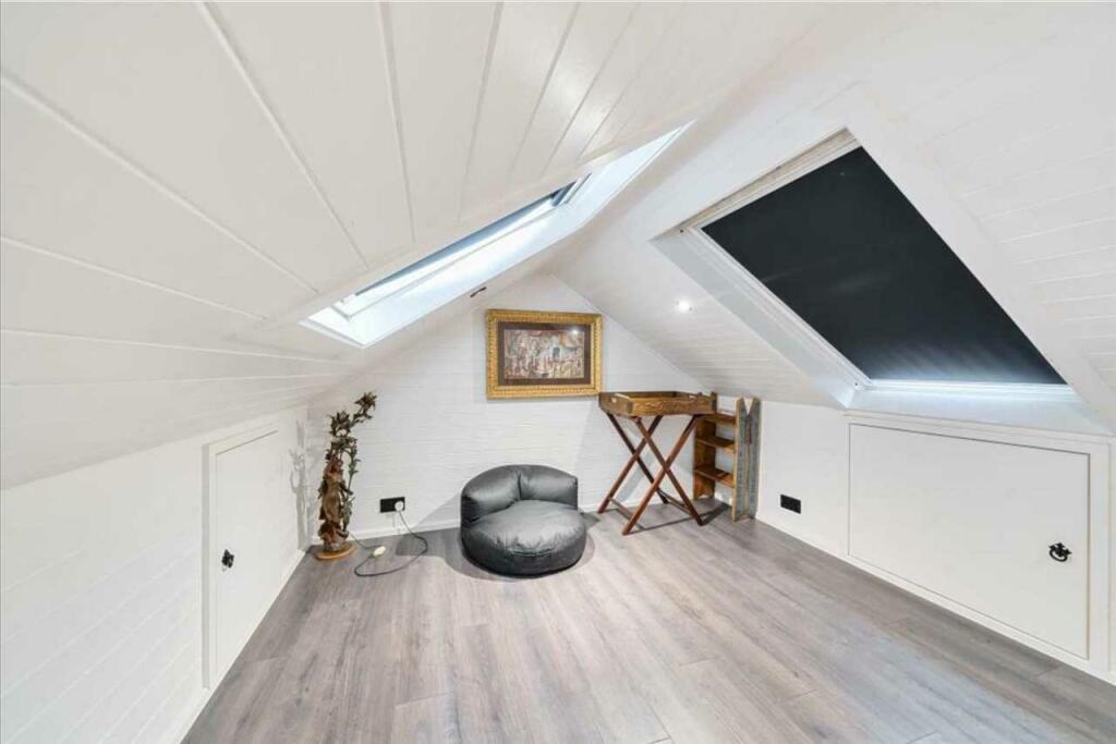 LOFT ROOM