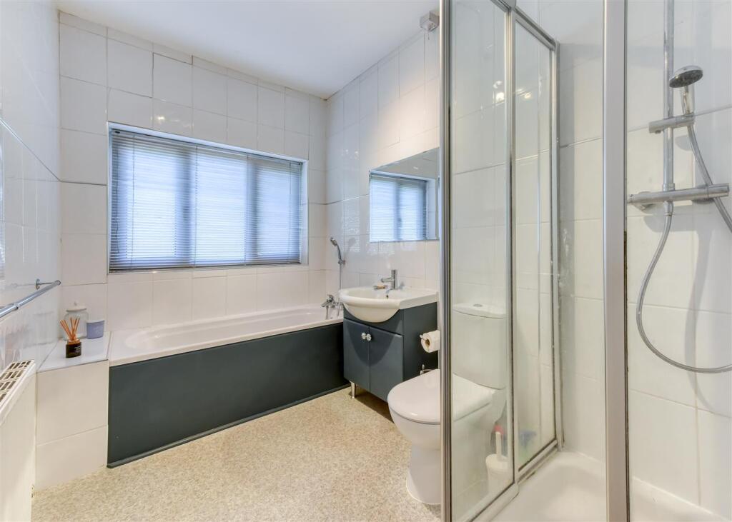 1 Castlecroft Lane-bathroom.jpg