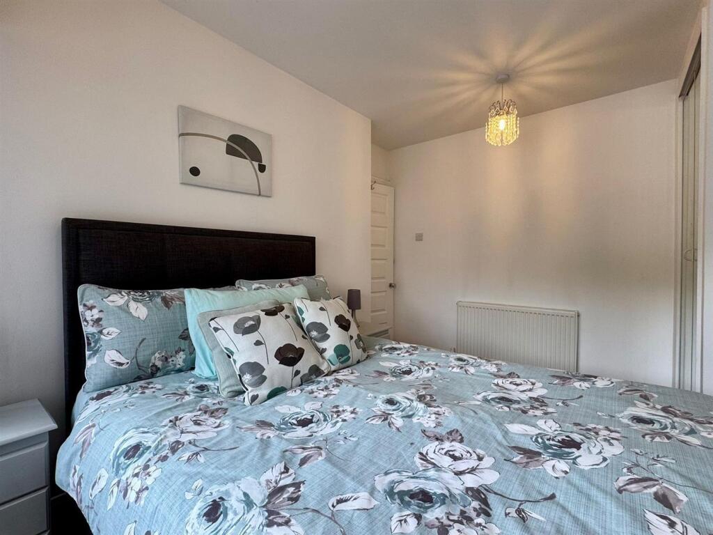 Bedroom 2 (2).jpg