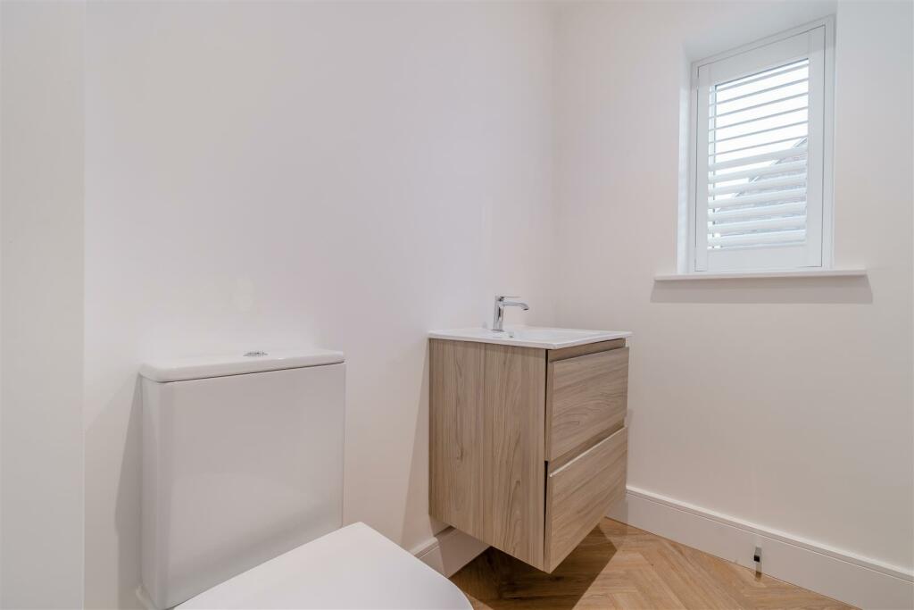 8584620-interior12.jpg