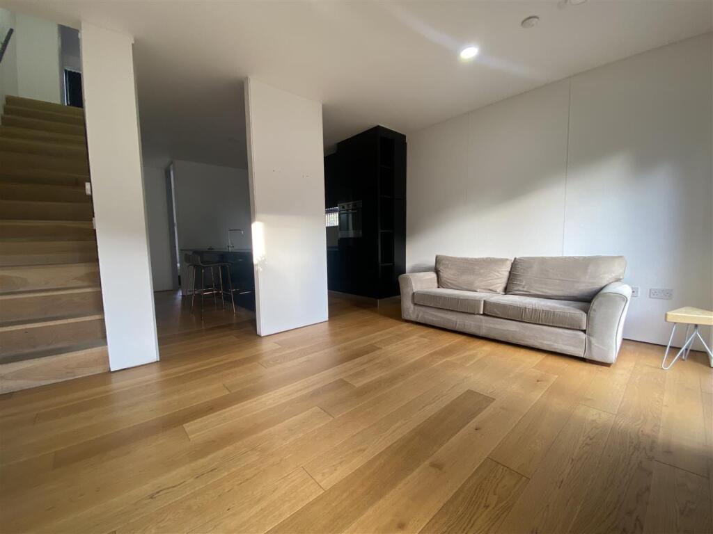 Livingroom3.jpeg