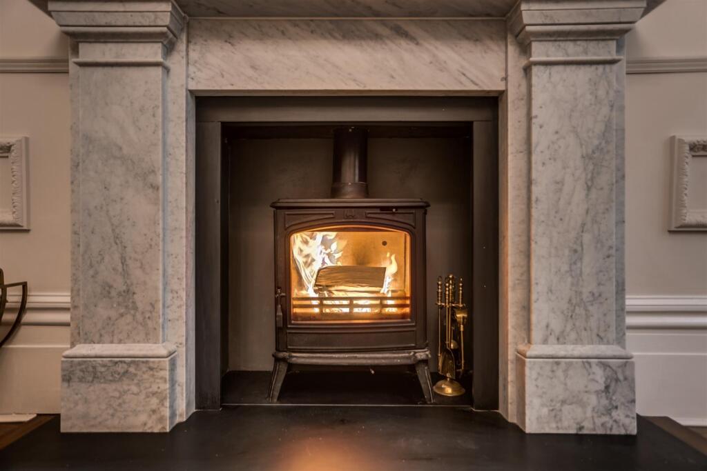 Fireplace 2.jpg
