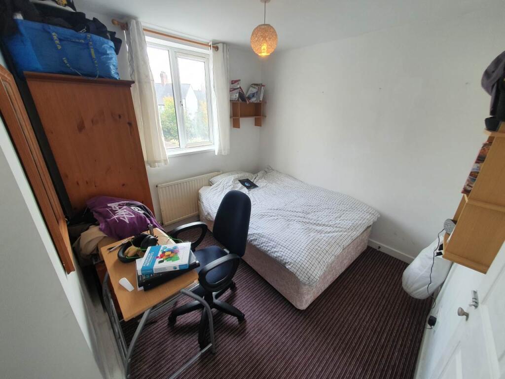 First floor rear bed