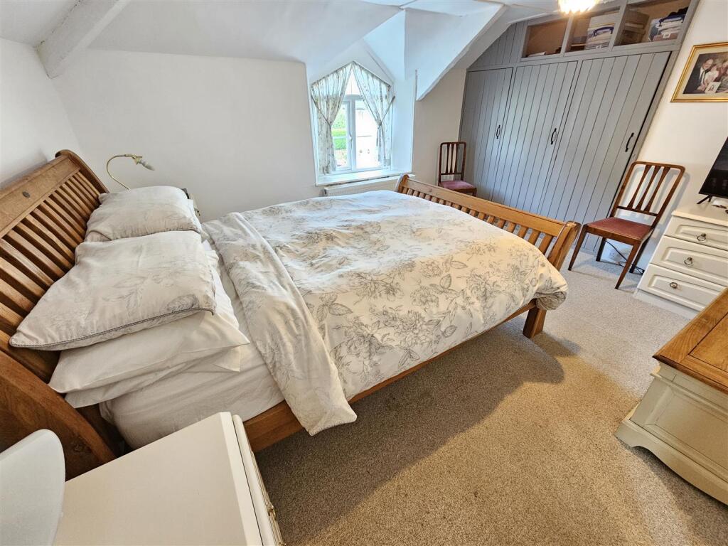 Bedroom 1.jpg