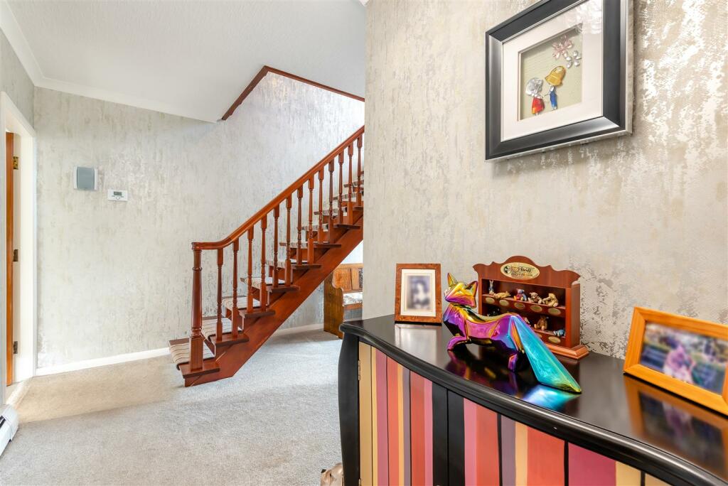 8573874-interior28.jpg