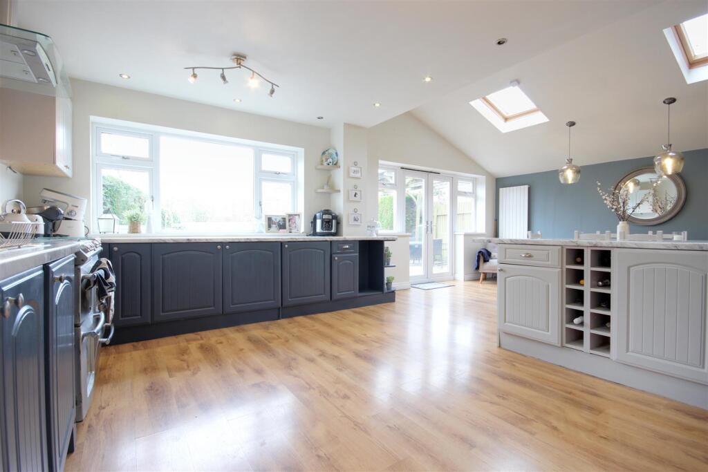 COMBINED KITCHEN &amp; DAY ROOM