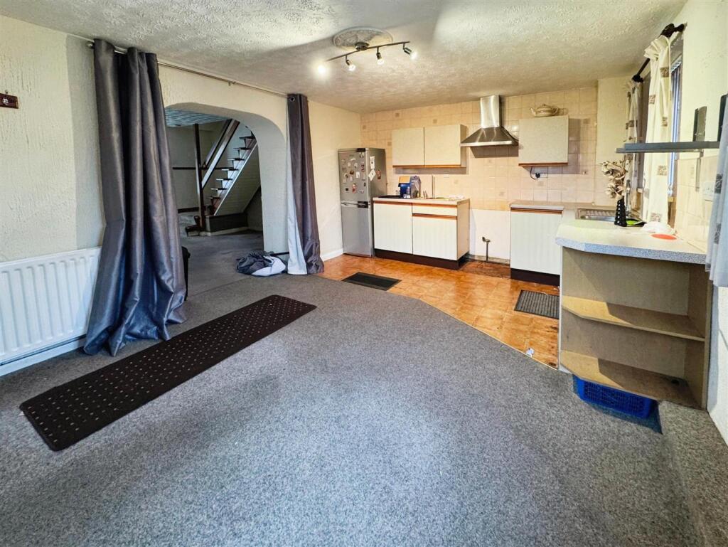 editedimage-8529ea8a-f28a-4a93-be61-30026dfeb9fd 2