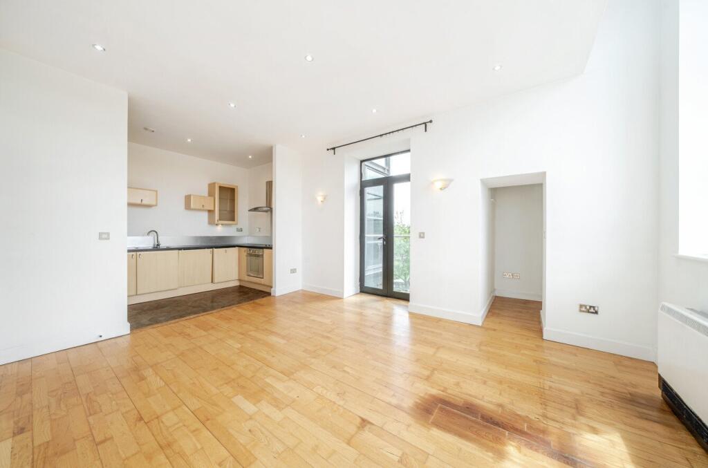 1317570-4-685d49a...