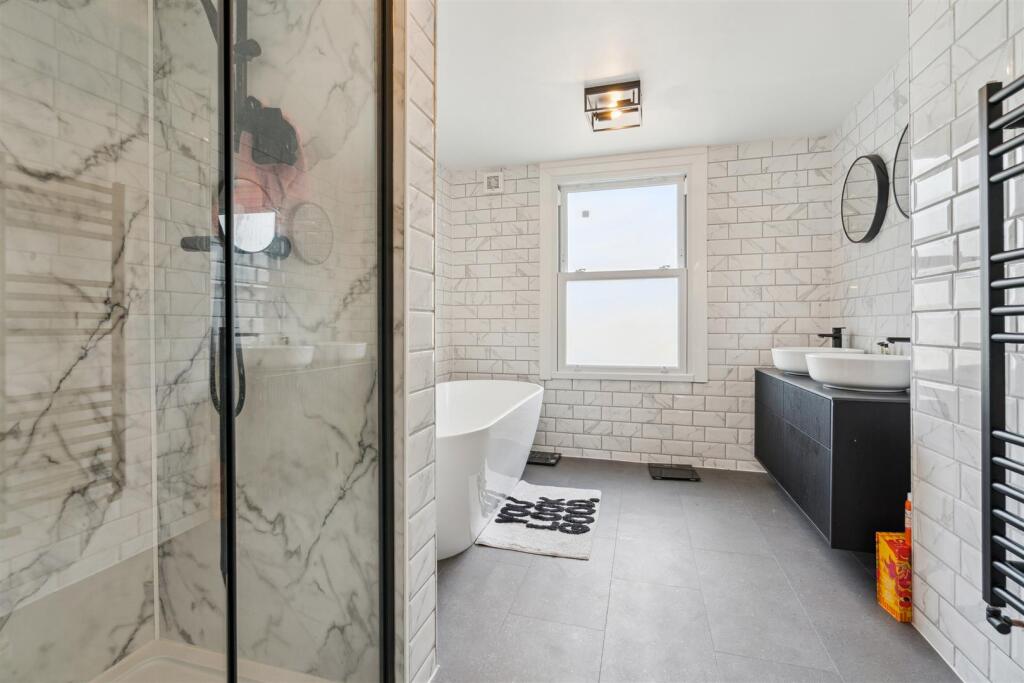 462 Merton Road SW18 bathroom 1.jpg