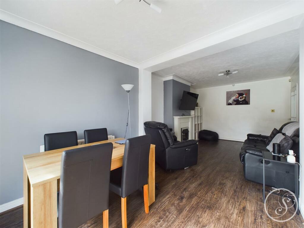 SITTING ROOM/DINING ROOM