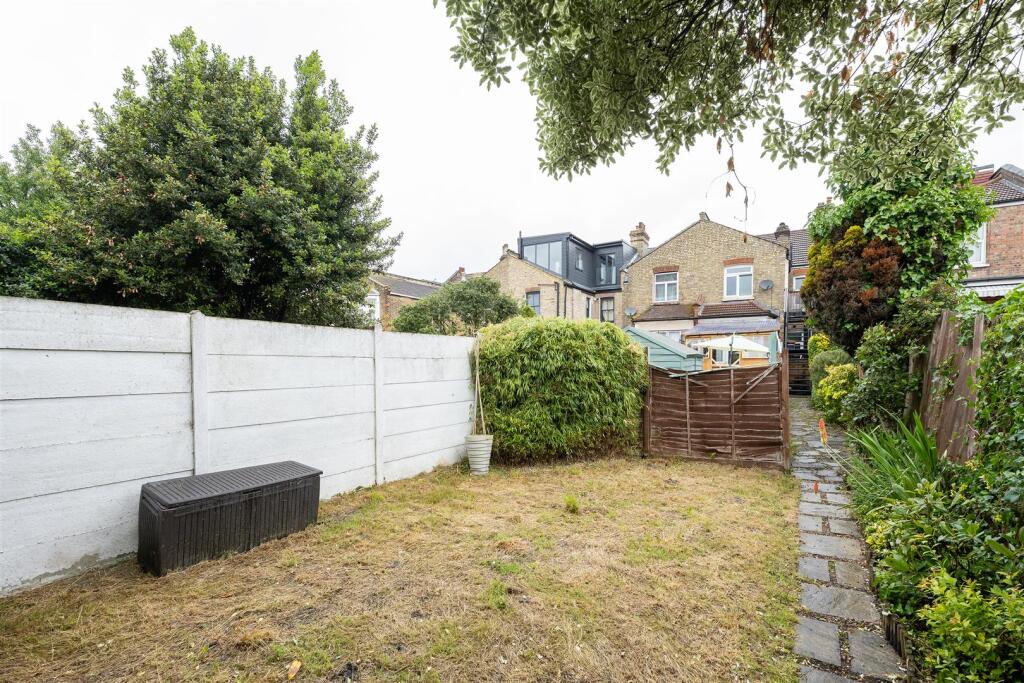 Colchester Road, E10