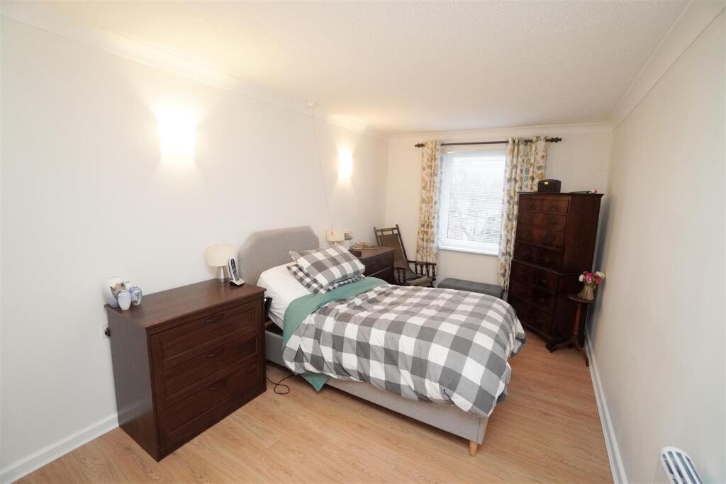 bedroom1.jpg