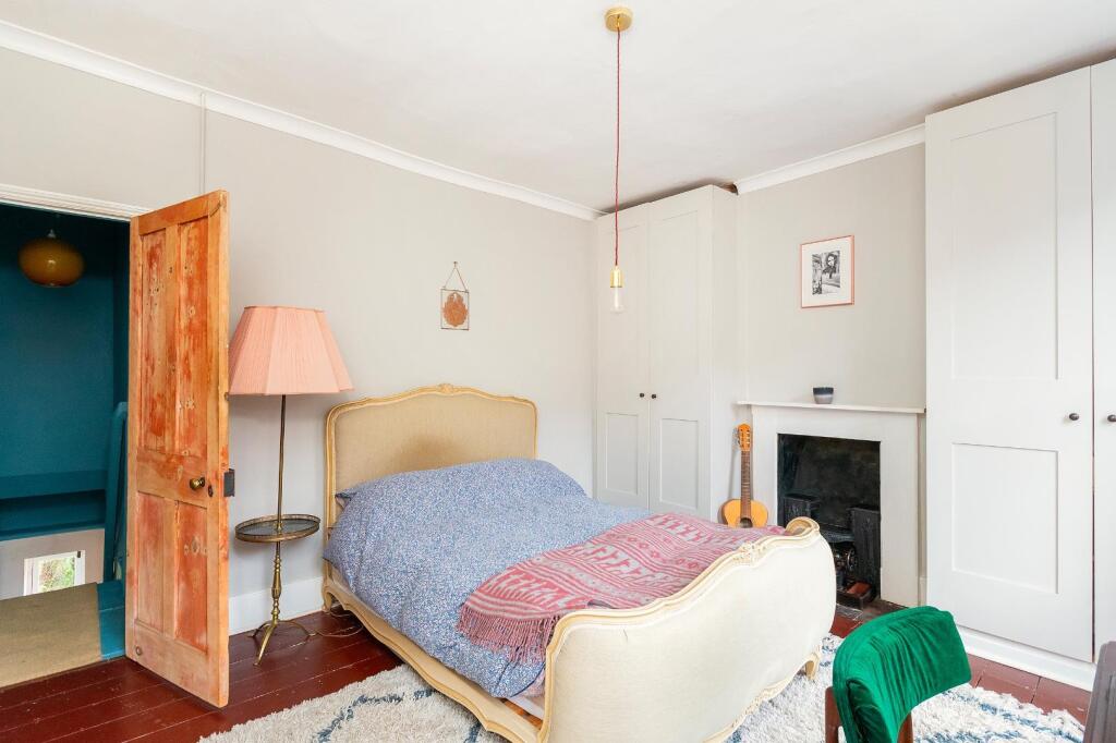 4U0CPMR - Bedroom A.jpg