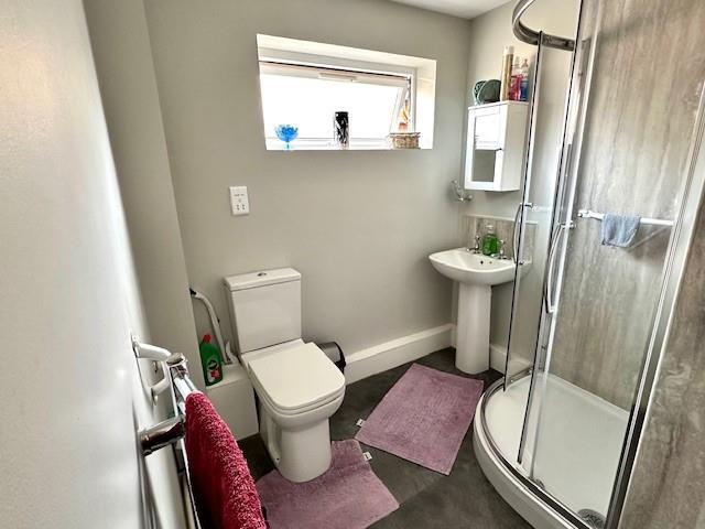 11 Hamilton shower room.jpg