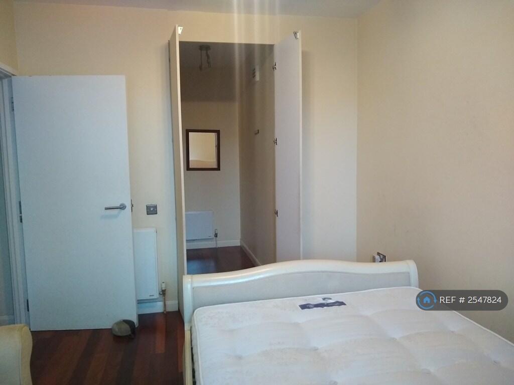 Bedroom1 Walk In Wardrobe