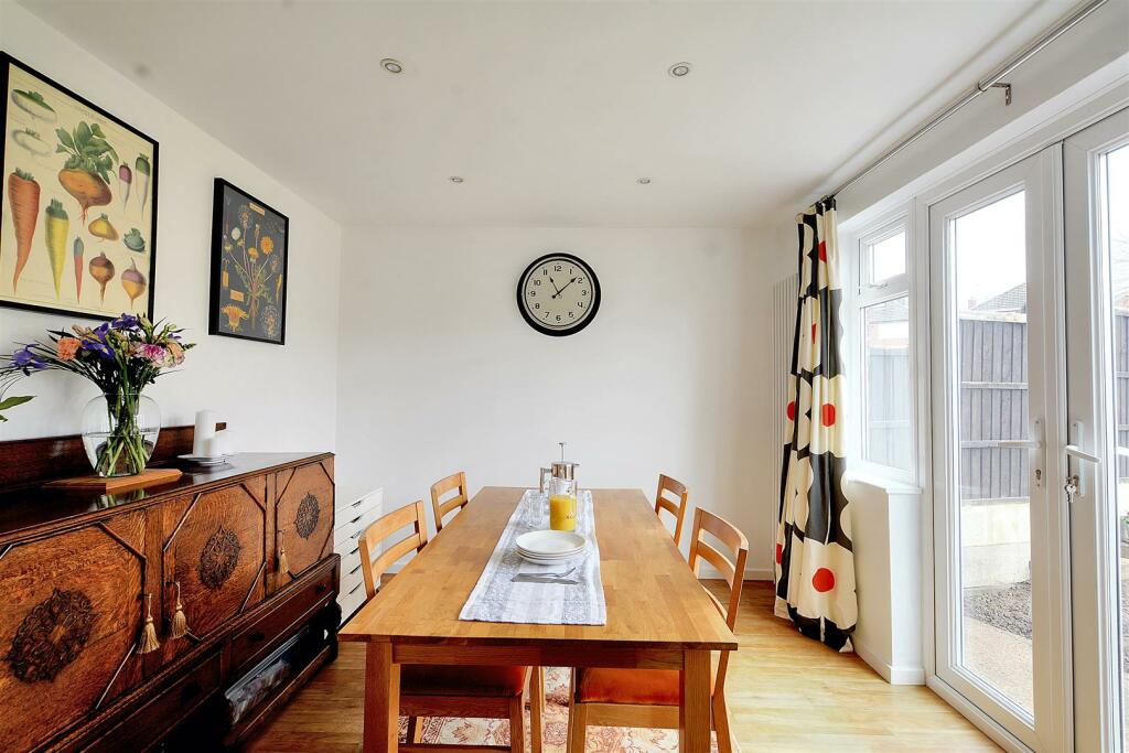 FULL WIDTH DINING KITCHEN