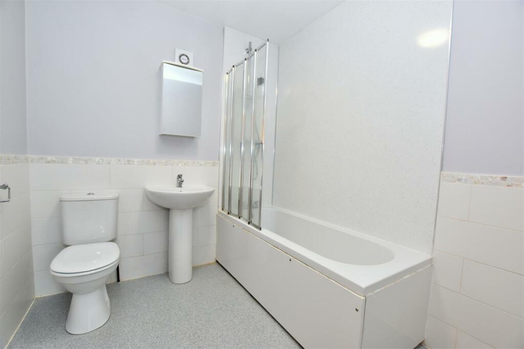 Bathroom.JPG