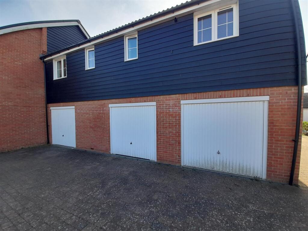 Garage 1.jpg