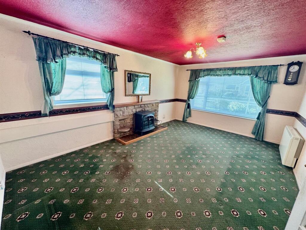 Lounge 3.jpg
