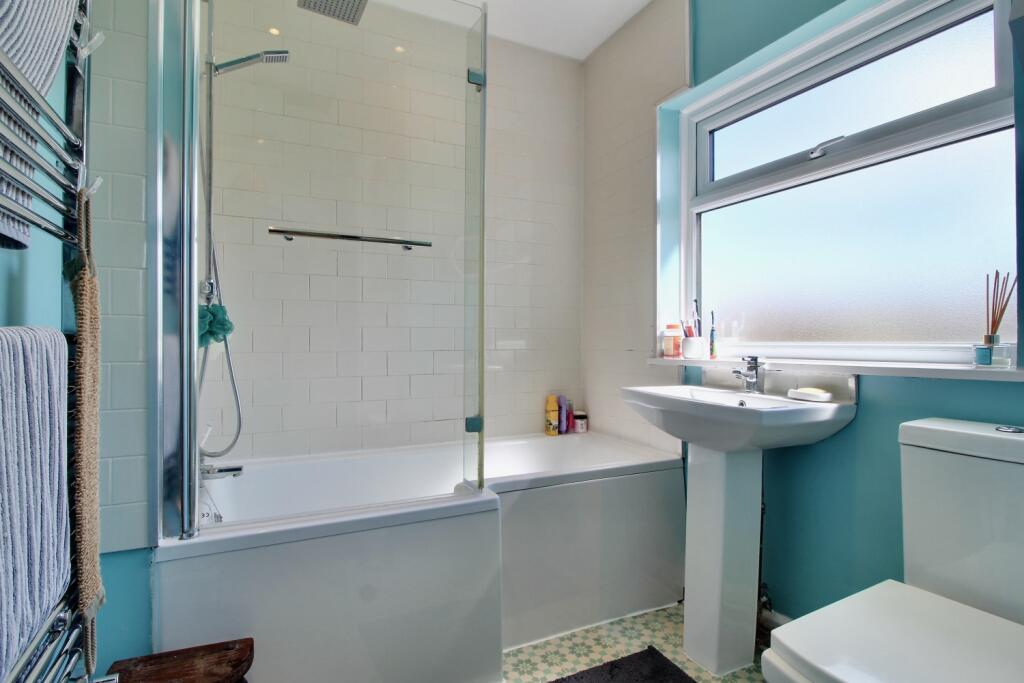 Bathroom - EweMove Hinckley Gus Critchlow