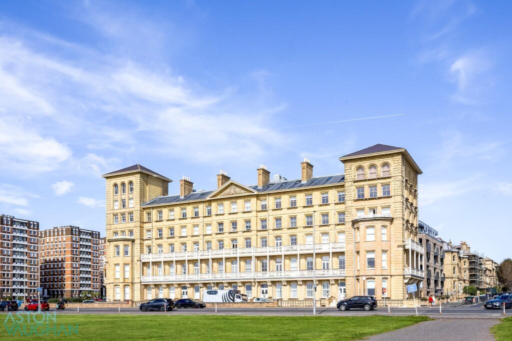Queens Gardens, Kings House