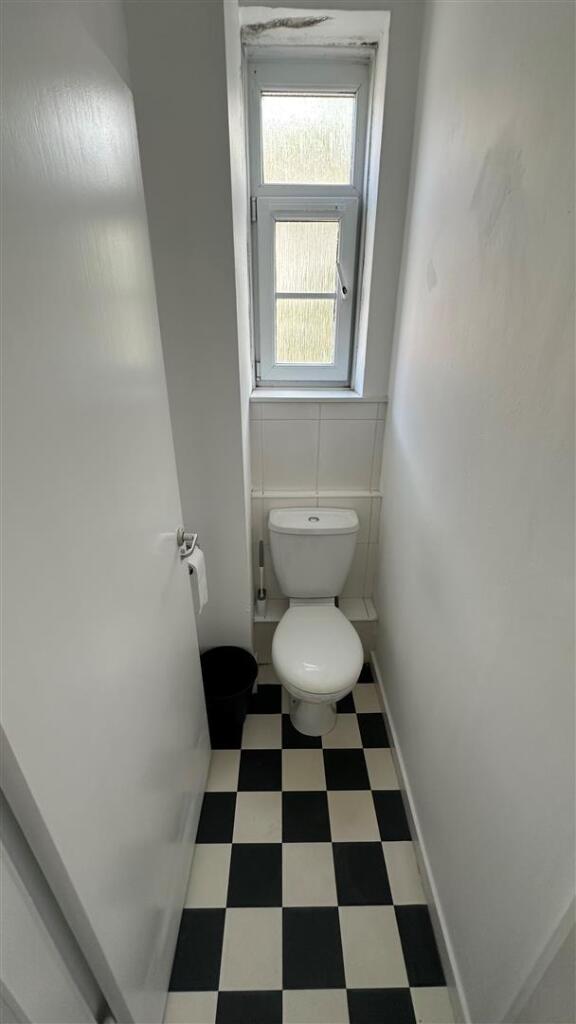 Wenham, Toilet, EH.jpg