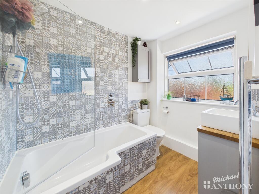 CAM03852G0-PR0279-STILL013