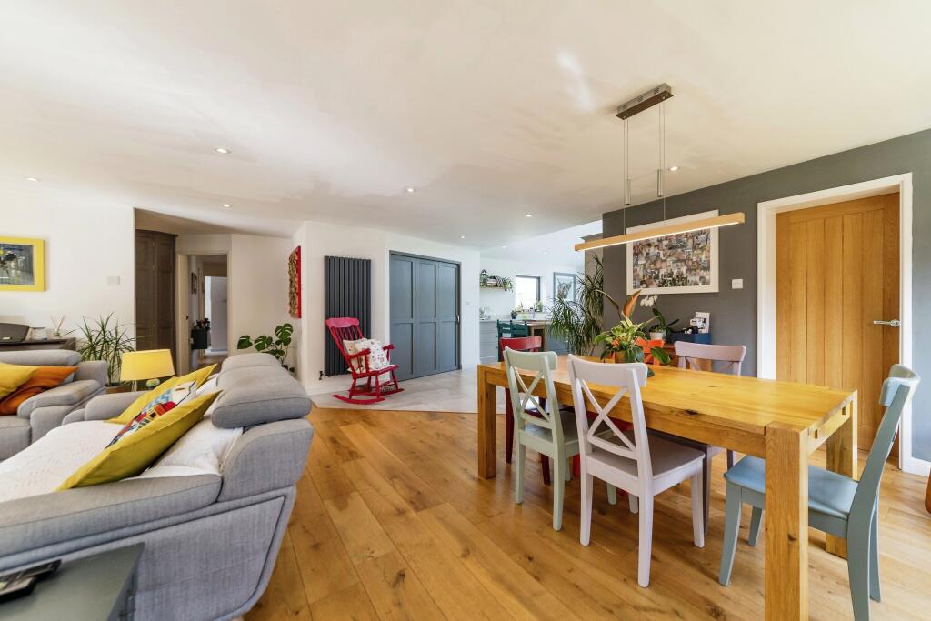 Jackdaws_back_lane-46