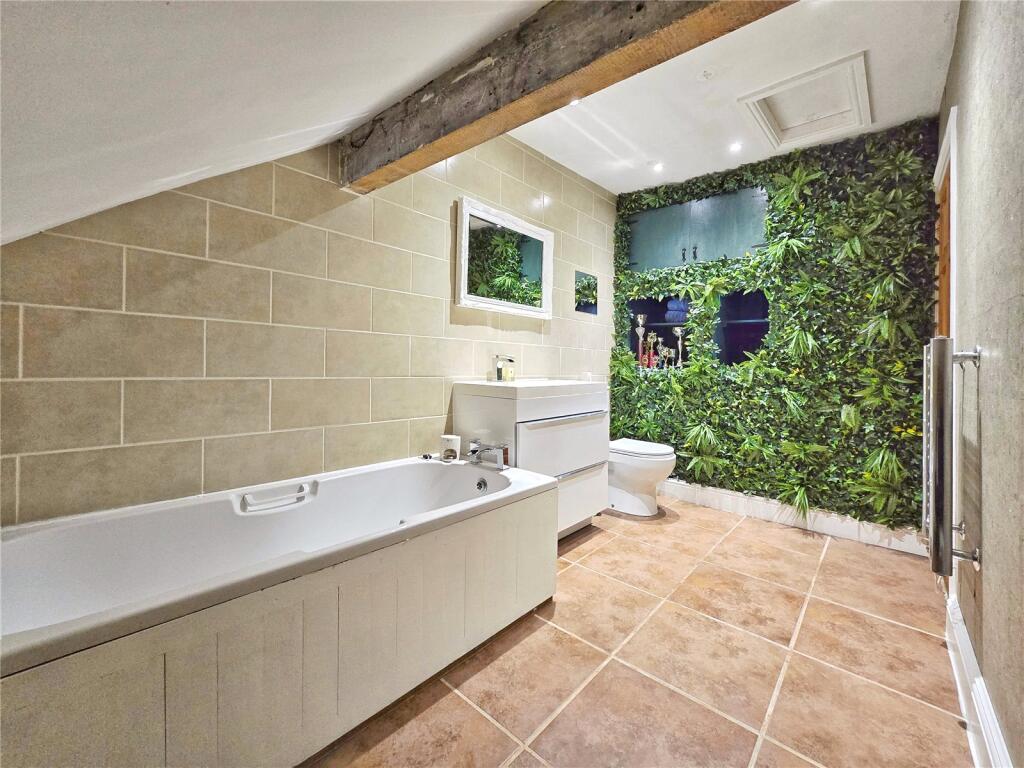 En-Suite Bathroom