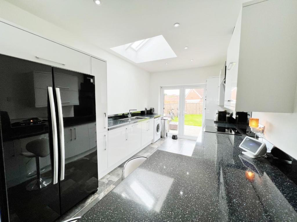 Kitchen pic 2.jpg