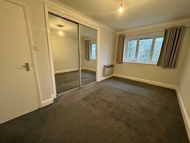 27 Waterside Court bedroom 1 new.jpg