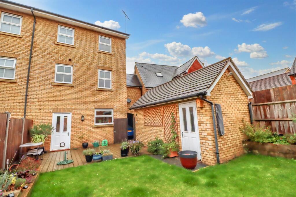 58 NORTON OUTSIDE.jpg