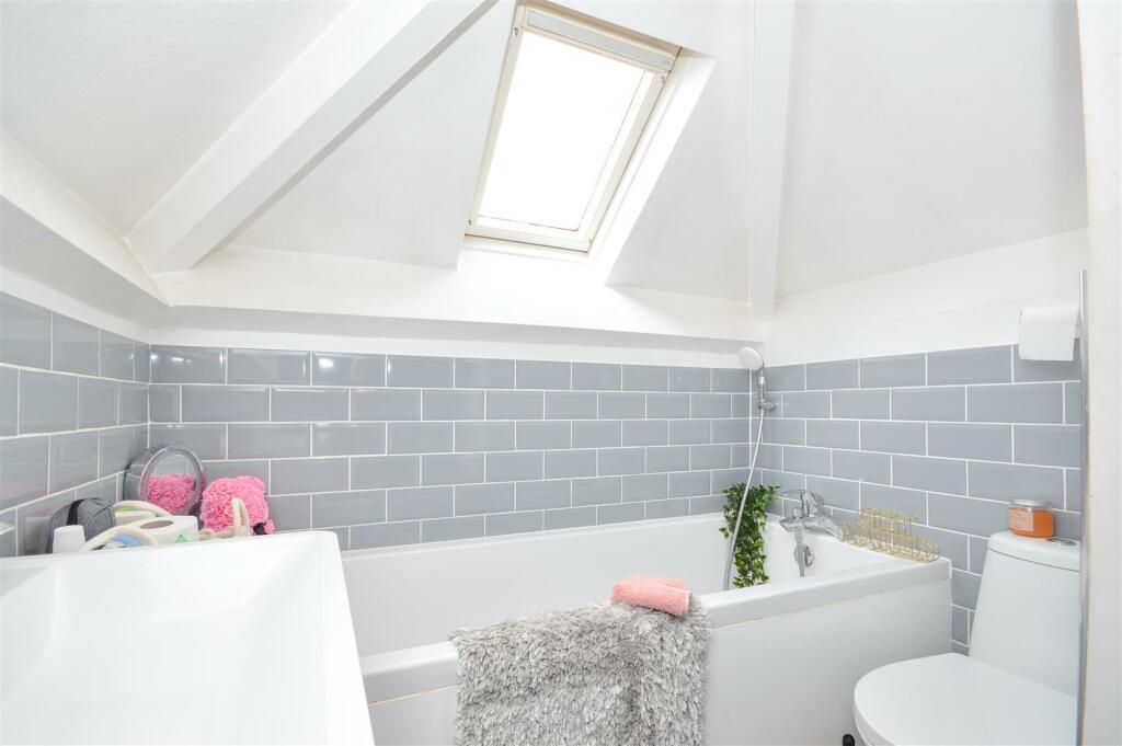 EN SUITE BATHROOM/W.C.