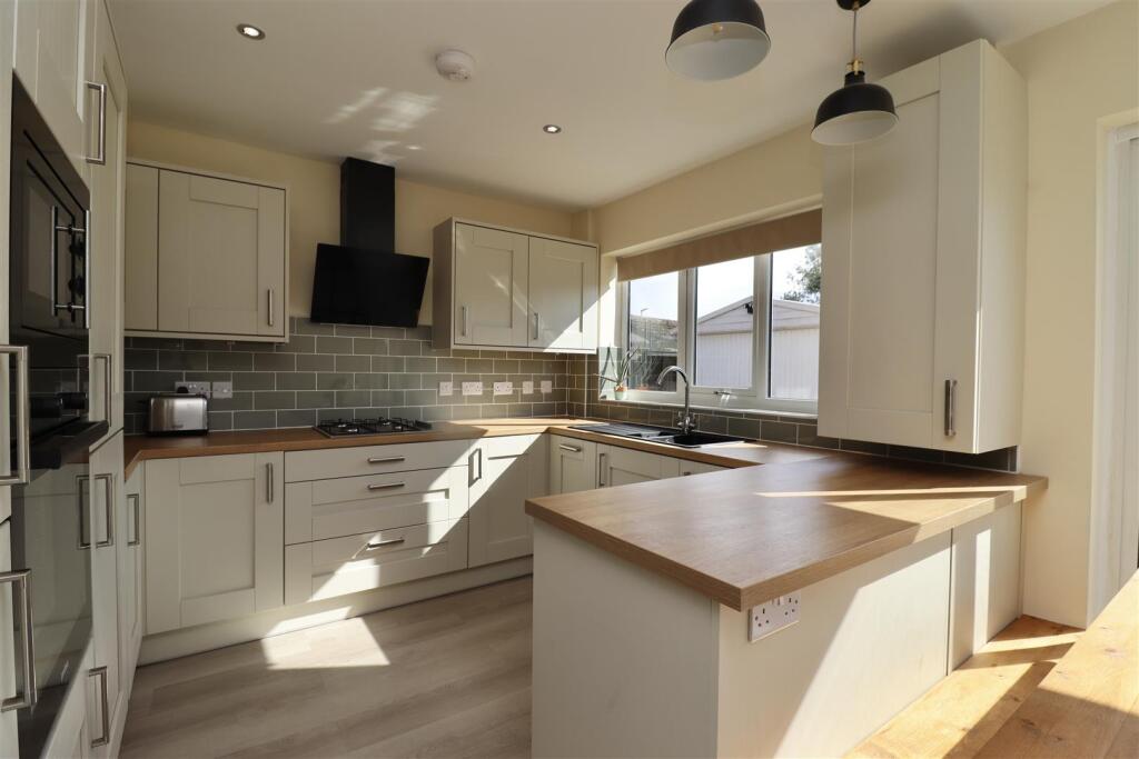 DINING/KITCHEN