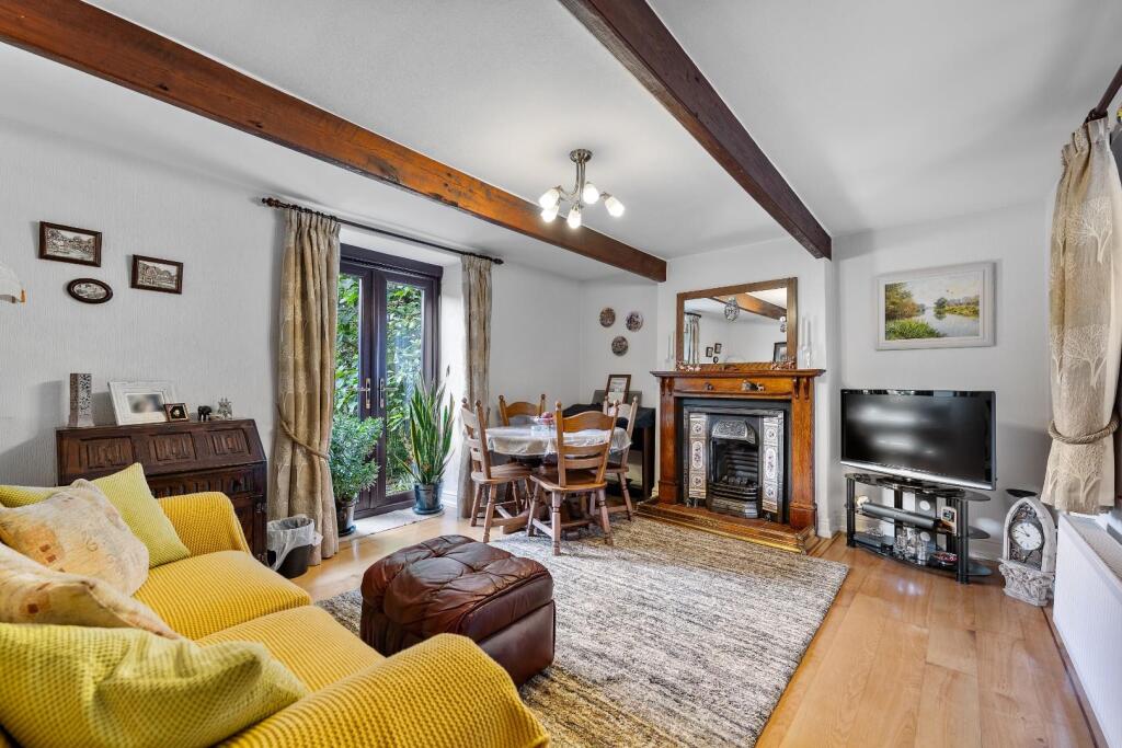 SITTING ROOM BED 3 02.jpg