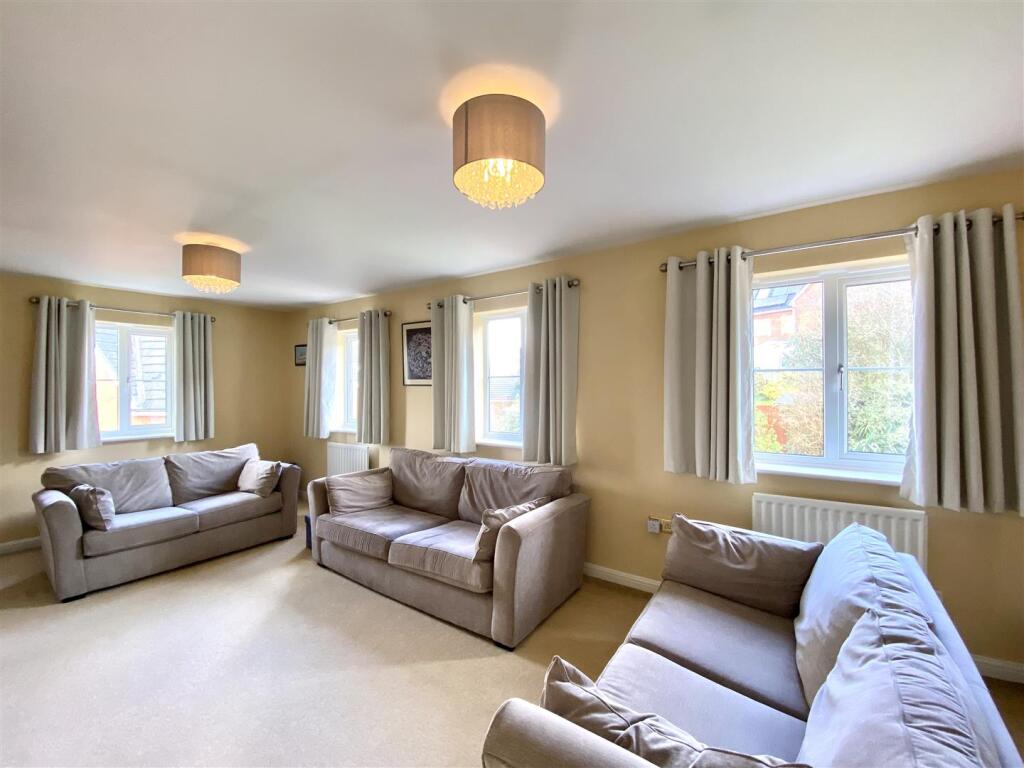 BEDROOM/FAMILY ROOM