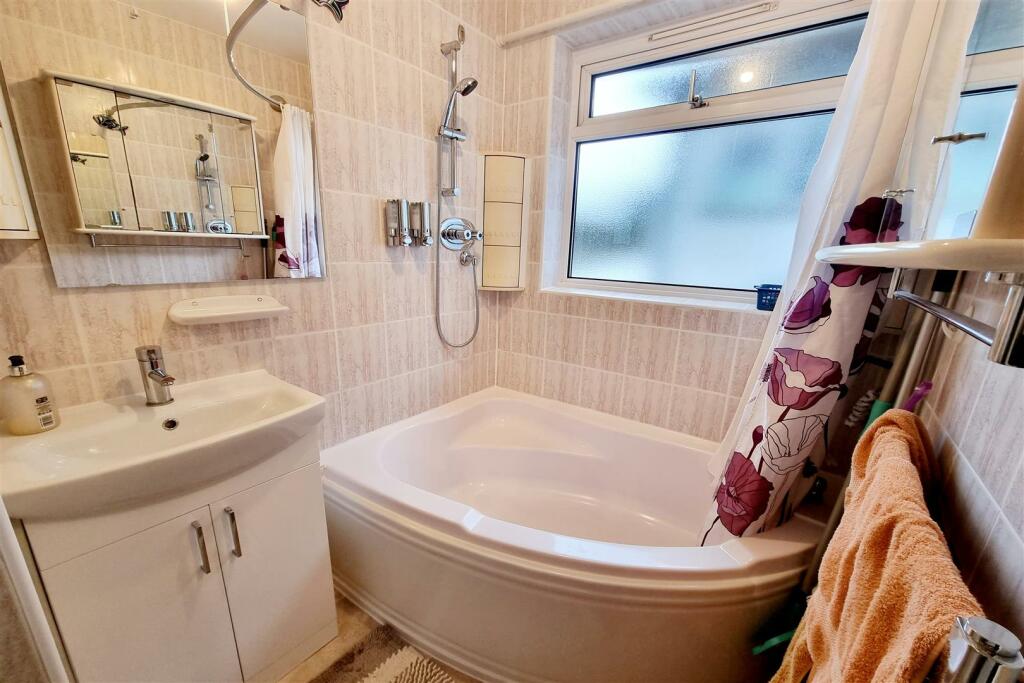 BATHROOM: