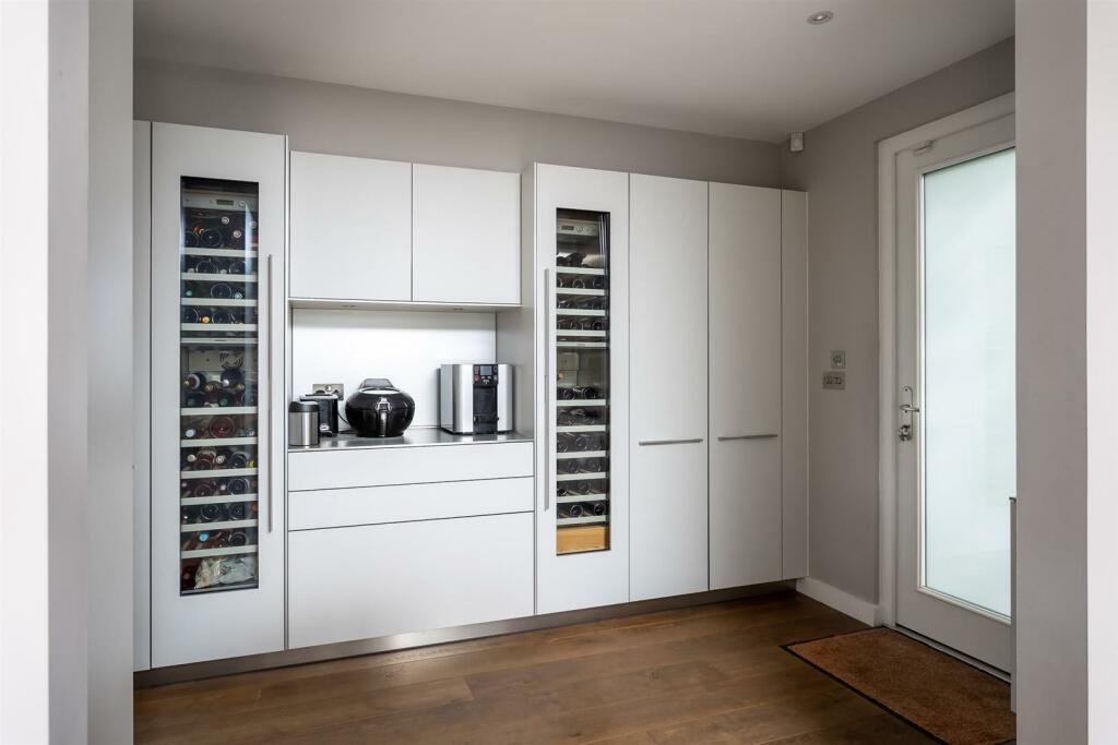 14 - 19 Longcross Causeway - GL7 3DT - Web.jpg