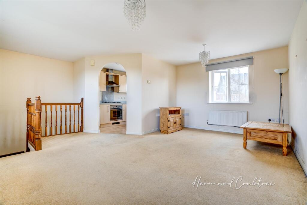 Threipland Drive, Heath, HernCrabtree Lettings (3)