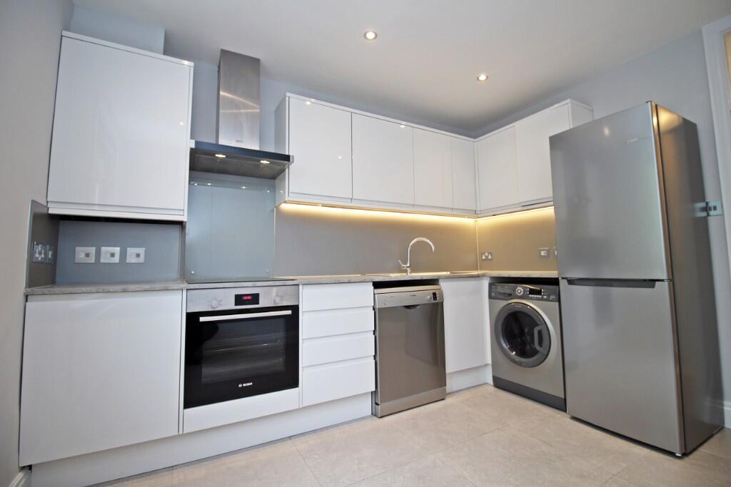Eat-in Kitchen 