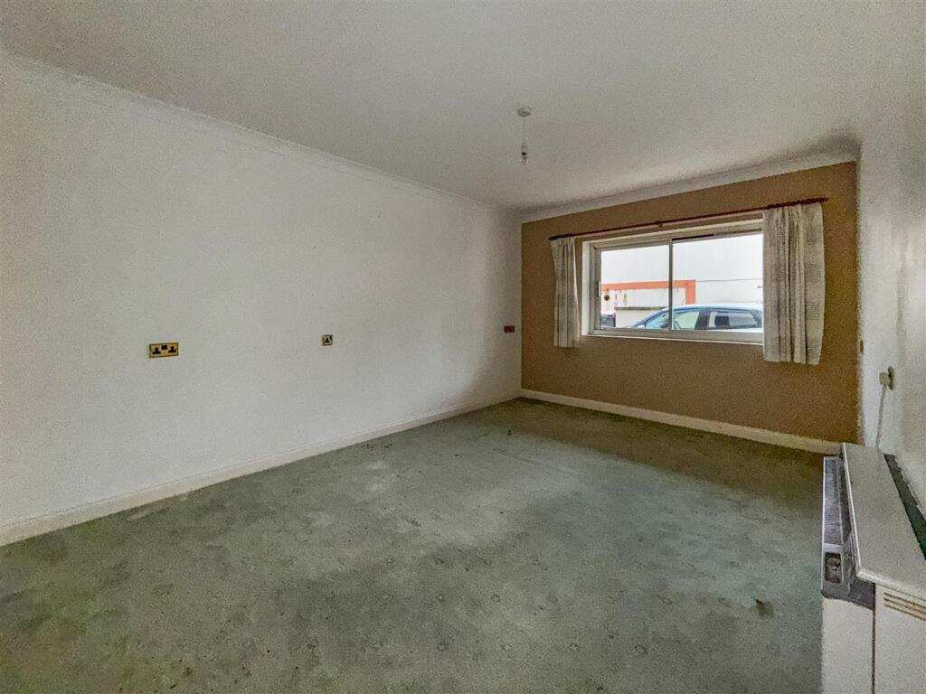 Freehold &amp; Flat 3 Dawes Court, Fisher Street, Paig