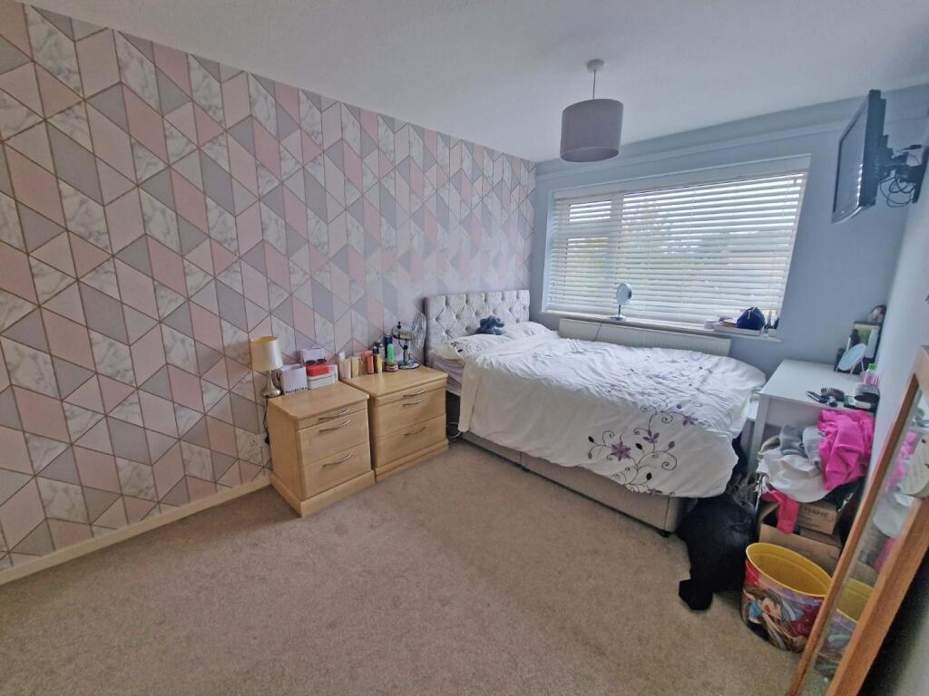 bedroom2.jpg
