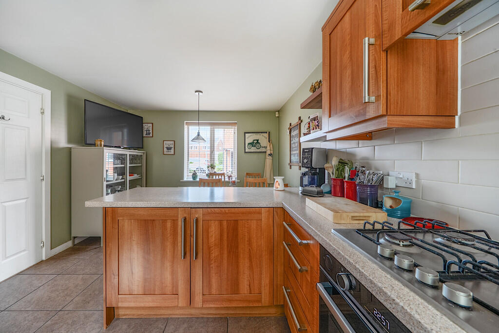 1353612-3-68c1633...