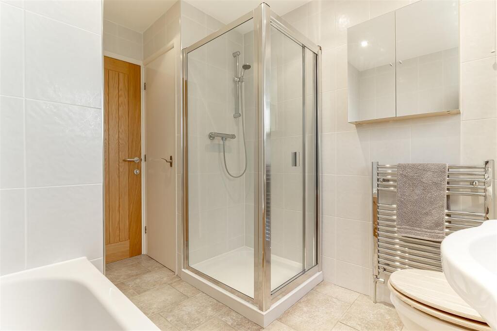 Bathroom - B.jpg