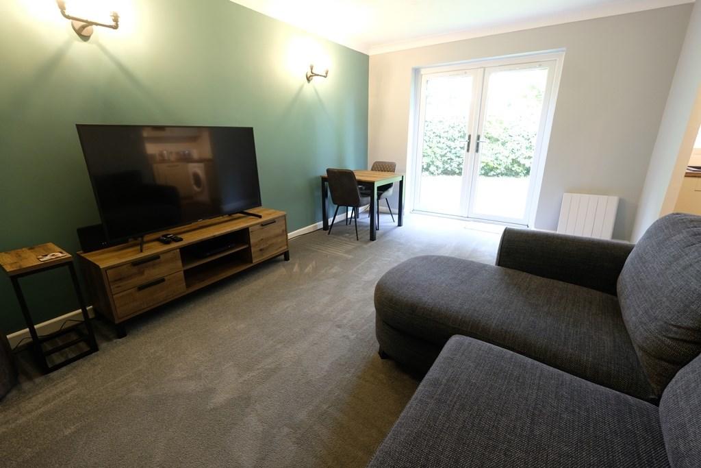 SITTING/DINING ROOM